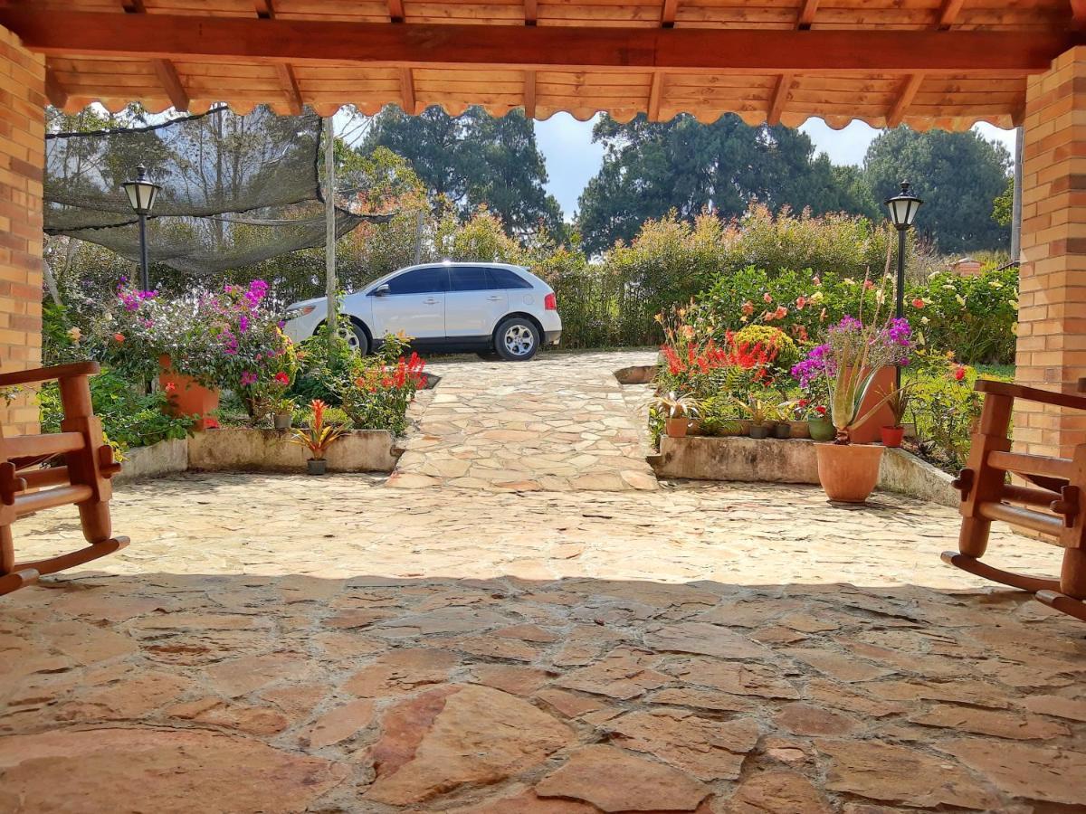 Casa Campestre Frente Acuarela -Mesa De Los Santos La Granja Exterior photo